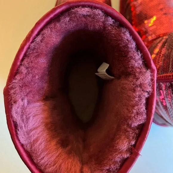 UGG Women’s Size 11 Sparkling Red Sequin Boots with Fuzzy Lining - Picture 16 of 16